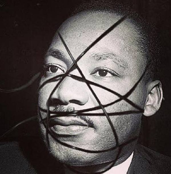 Martin Luther King. &#39;Mi dispiace&#39;, ha scritto la popstar sul proprio profilo Facebook. &#39;Non mi sto paragonando a nessuno. Dico soltanto che anche loro erano cuori ribelli. Questo non  un crimine, n un insulto, n una cosa razzista&#39;. (foto da Instagram) 